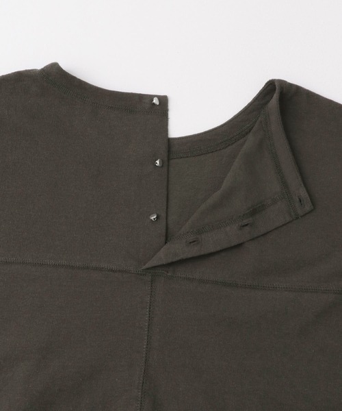 URBAN RESEARCH DOORS(アーバンリサーチドアーズ)の「リネンタッチBACKボタンプルオーバー(Tシャツ/カットソー・レディース・ベージュ系その他/チャコールグレー/オフホワイト・MEDIUM)」の5枚目の写真