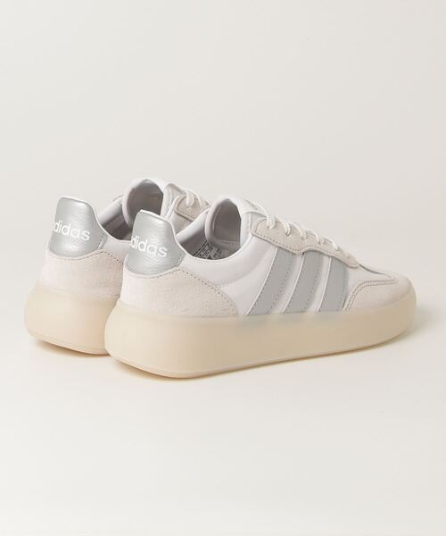adidas(アディダス)の「アディダス adidas Barreda Decode(スニーカー・レディース・ホワイト×シルバー・25.0cm/23.0cm/23.5cm/24.0cm/24.5cm)」の2枚目の写真