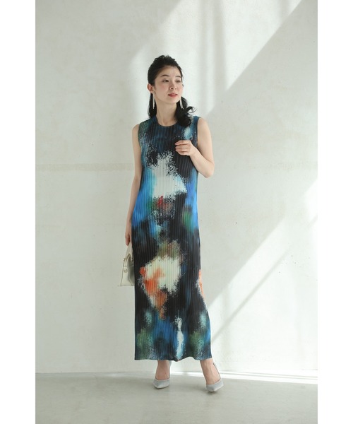 cawaii(カワイイ)の「着心地ラクなアートワークプリーツミディアムワンピース(ワンピース・レディース・ブルー・FREE)」の2枚目の写真