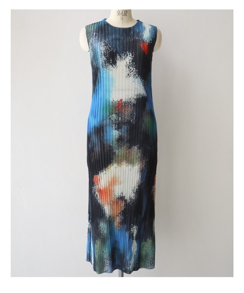 cawaii(カワイイ)の「着心地ラクなアートワークプリーツミディアムワンピース(ワンピース・レディース・ブルー・FREE)」の11枚目の写真