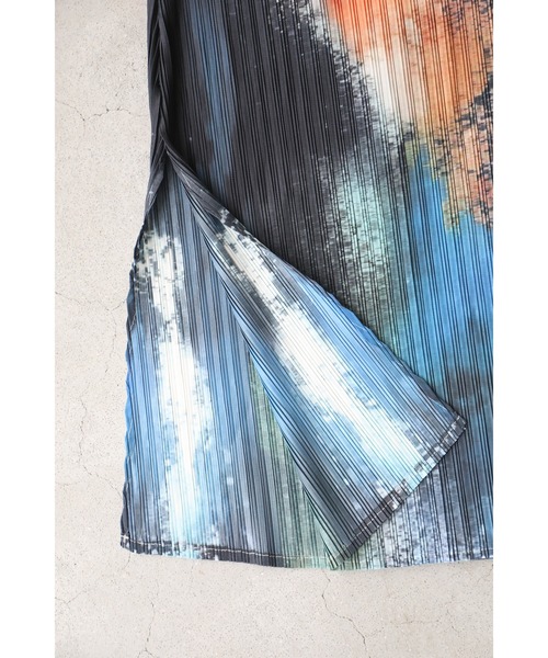 cawaii(カワイイ)の「着心地ラクなアートワークプリーツミディアムワンピース(ワンピース・レディース・ブルー・FREE)」の14枚目の写真