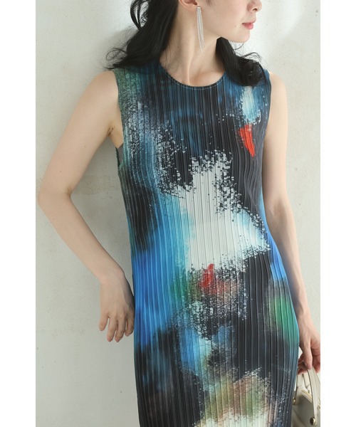 cawaii(カワイイ)の「着心地ラクなアートワークプリーツミディアムワンピース(ワンピース・レディース・ブルー・FREE)」の12枚目の写真