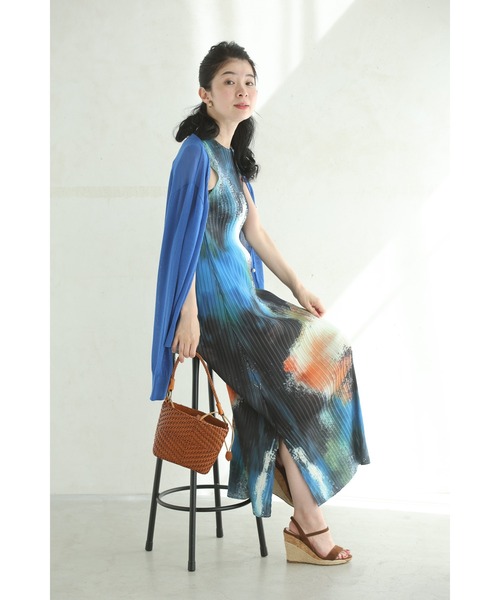 cawaii(カワイイ)の「着心地ラクなアートワークプリーツミディアムワンピース(ワンピース・レディース・ブルー・FREE)」の13枚目の写真