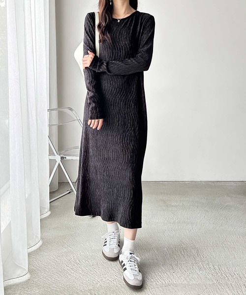 GeeRA(ジーラ)の「ベロアプリーツロングワンピース(ワンピース・レディース・グレー/ブラック・MEDIUM/LARGE/X-LARGE)」の5枚目の写真