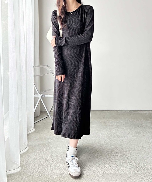 GeeRA(ジーラ)の「ベロアプリーツロングワンピース(ワンピース・レディース・グレー/ブラック・MEDIUM/LARGE/X-LARGE)」の6枚目の写真