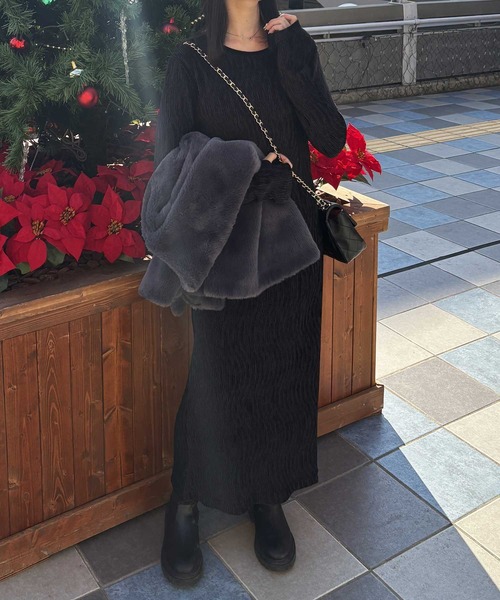 GeeRA(ジーラ)の「ベロアプリーツロングワンピース(ワンピース・レディース・グレー/ブラック・MEDIUM/LARGE/X-LARGE)」の18枚目の写真