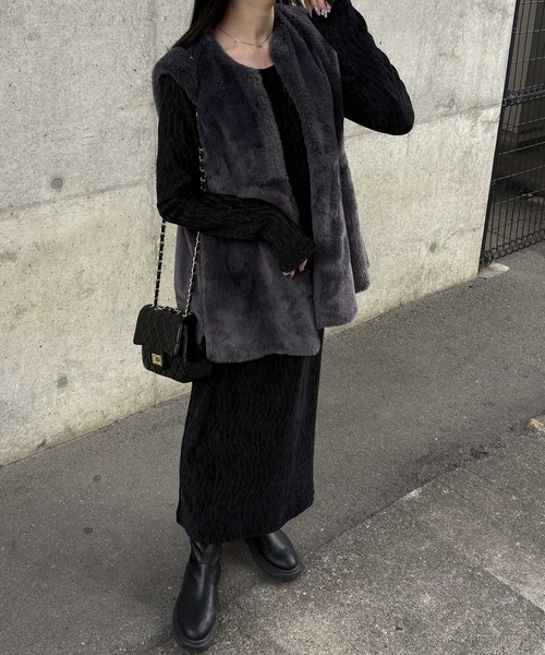 GeeRA(ジーラ)の「ベロアプリーツロングワンピース(ワンピース・レディース・グレー/ブラック・MEDIUM/LARGE/X-LARGE)」の20枚目の写真