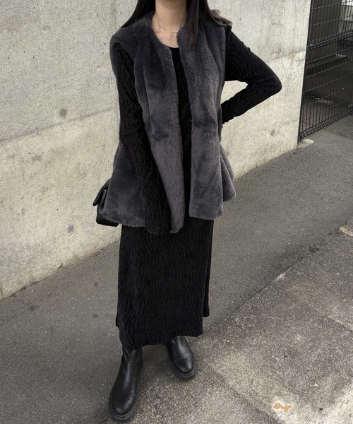 GeeRA(ジーラ)の「ベロアプリーツロングワンピース(ワンピース・レディース・グレー/ブラック・MEDIUM/LARGE/X-LARGE)」の19枚目の写真