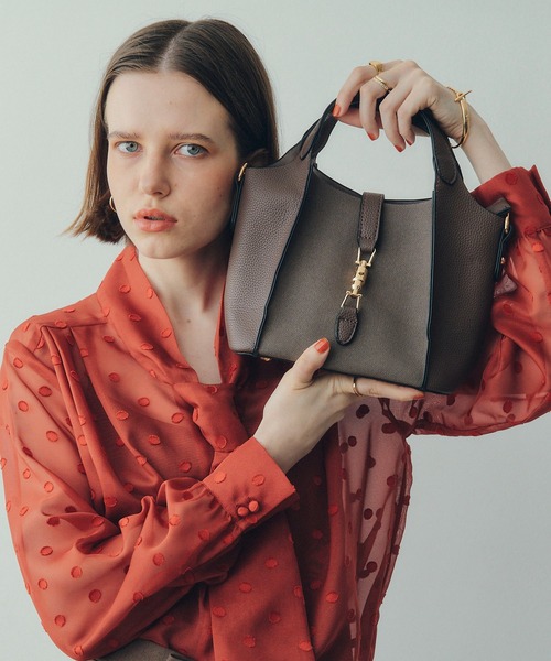 YECCA VECCA（イェッカヴェッカ）の「4wayミニバッグ（ハンドバッグ・レディース・イエロー/ボルドー/マスタード/シルバー系その他/ベージュ/ブラウン/ブラック・FREE）」の3枚目の写真