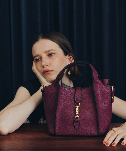 YECCA VECCA（イェッカヴェッカ）の「4wayミニバッグ（ハンドバッグ・レディース・イエロー/ボルドー/マスタード/シルバー系その他/ベージュ/ブラウン/ブラック・FREE）」の6枚目の写真