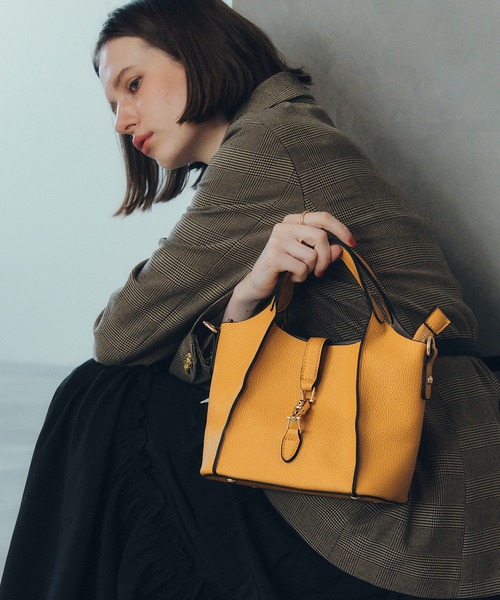 YECCA VECCA（イェッカヴェッカ）の「4wayミニバッグ（ハンドバッグ・レディース・イエロー/ボルドー/マスタード/シルバー系その他/ベージュ/ブラウン/ブラック・FREE）」の5枚目の写真