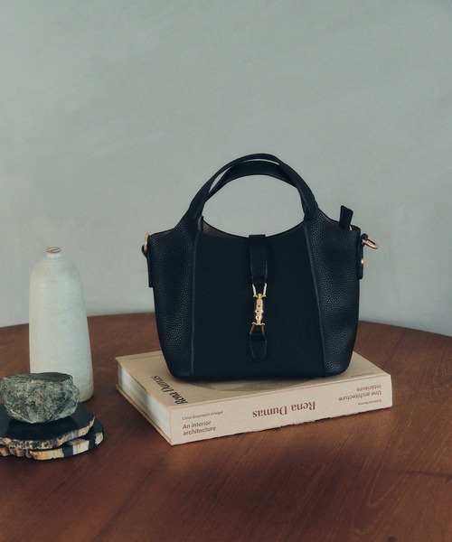 YECCA VECCA（イェッカヴェッカ）の「4wayミニバッグ（ハンドバッグ・レディース・イエロー/ボルドー/マスタード/シルバー系その他/ベージュ/ブラウン/ブラック・FREE）」の2枚目の写真