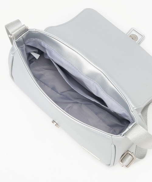 LOVETOXIC（ラブトキシック）の「フラップショルダーバッグ（ショルダーバッグ・キッズ・ブラック/シルバー/アイボリー・F）」の8枚目の写真