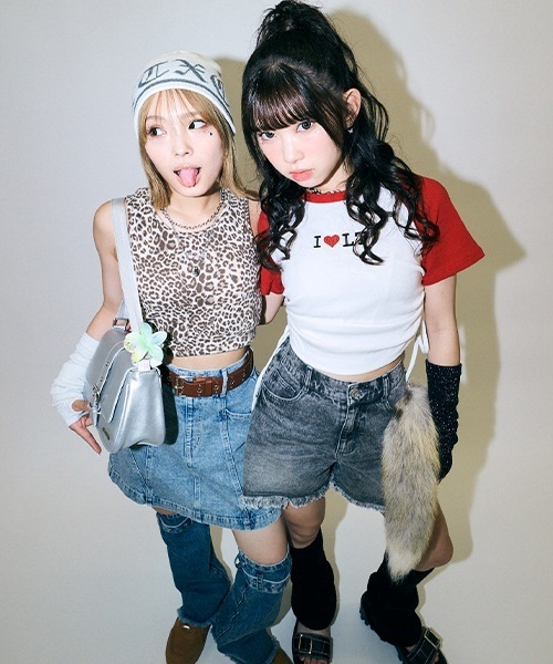 LOVETOXIC（ラブトキシック）の「フラップショルダーバッグ（ショルダーバッグ・キッズ・ブラック/シルバー/アイボリー・F）」の11枚目の写真