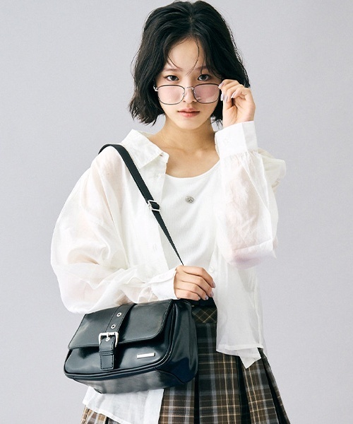 LOVETOXIC（ラブトキシック）の「フラップショルダーバッグ（ショルダーバッグ・キッズ・ブラック/シルバー/アイボリー・F）」の12枚目の写真