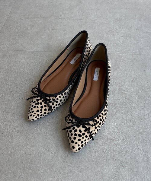 DouDou（ドゥドゥ）の「ポインテッドフラットシューズ（パンプス・レディース・ブラック/ライトベージュ・24.5cm/24cm/23cm/23.5cm）」の4枚目の写真