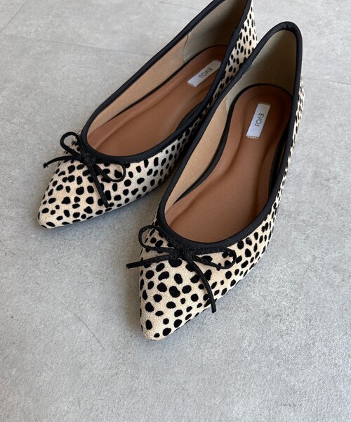 DouDou（ドゥドゥ）の「ポインテッドフラットシューズ（パンプス・レディース・ブラック/ライトベージュ・24.5cm/24cm/23cm/23.5cm）」の5枚目の写真