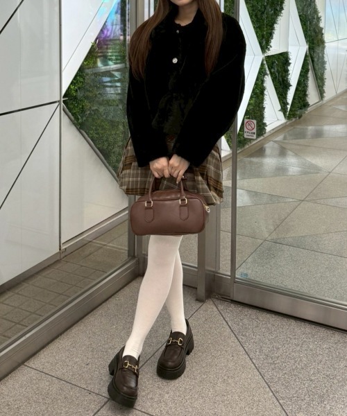 continuer de NICE CLAUP（コンティニューデナイスクラップ）の「キラキラ釦ファーブルゾン（ブルゾン・レディース・ブラック/ピンクベージュ/アイボリー・FREE）」の5枚目の写真