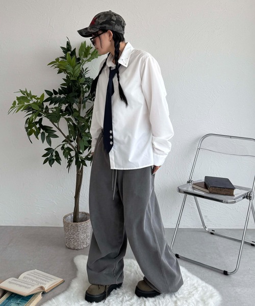 sedacle(セダクル)の「ネクタイ付きスタッズシャツ(シャツ/ブラウス・レディース・オフホワイト/ライトブルー/ネイビー・SMALL/MEDIUM/LARGE)」の9枚目の写真