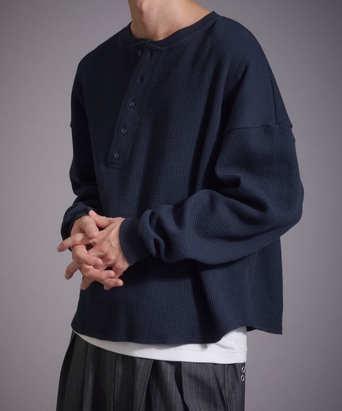Perushu（ペルーシュ）の「デザインボタンヘンリーネックワッフルロンT（Tシャツ/カットソー・メンズ・ブラック/ネイビー/ブラウン/杢グレー・MEDIUM/LARGE）」の4枚目の写真