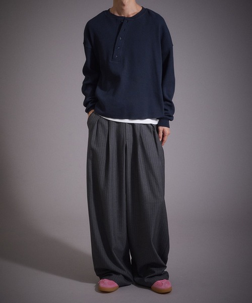 Perushu（ペルーシュ）の「デザインボタンヘンリーネックワッフルロンT（Tシャツ/カットソー・メンズ・ブラック/ネイビー/ブラウン/杢グレー・MEDIUM/LARGE）」の7枚目の写真