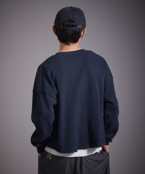 Perushu（ペルーシュ）の「デザインボタンヘンリーネックワッフルロンT（Tシャツ/カットソー・メンズ・ブラック/ネイビー/ブラウン/杢グレー・MEDIUM/LARGE）」の19枚目の写真