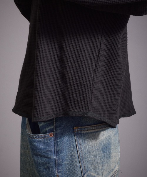 Perushu（ペルーシュ）の「デザインボタンヘンリーネックワッフルロンT（Tシャツ/カットソー・メンズ・ブラック/ネイビー/ブラウン/杢グレー・MEDIUM/LARGE）」の16枚目の写真