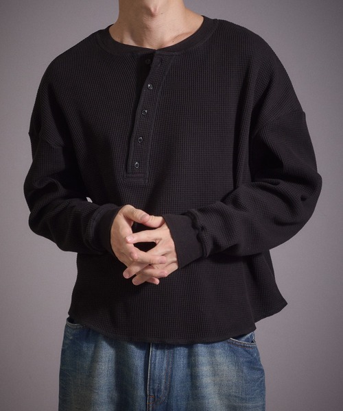 Perushu（ペルーシュ）の「デザインボタンヘンリーネックワッフルロンT（Tシャツ/カットソー・メンズ・ブラック/ネイビー/ブラウン/杢グレー・MEDIUM/LARGE）」の5枚目の写真
