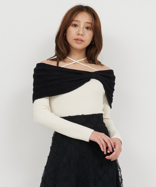 ROYAL PARTY（ロイヤルパーティー）の「オフショルリボン配色ニットトップス（ニット/セーター・レディース・オフホワイト/ボルドー/ブラック・FREE）」の2枚目の写真