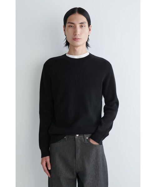 COS（コス）の「コットンクルーネックセーター（ニット/セーター・メンズ・ネイビー/オフホワイト/ブラック・L/M/S/XL/XS）」の2枚目の写真