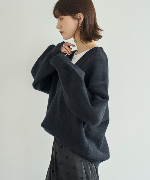 meilmada(メイルマダ)の「ディープVネックニットプルオーバー(ニット/セーター・レディース・ブラック/グレー/ベージュ・FREE)」の4枚目の写真