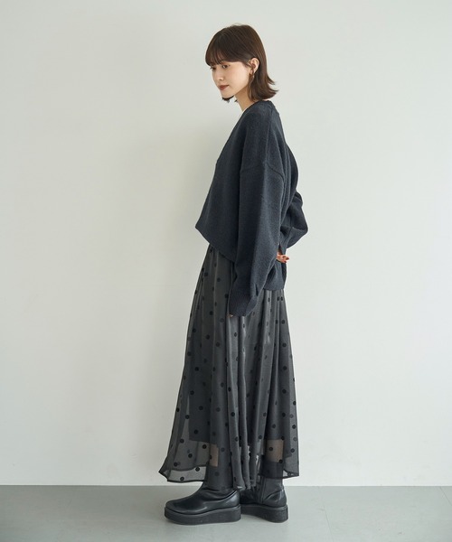 meilmada(メイルマダ)の「ディープVネックニットプルオーバー(ニット/セーター・レディース・ブラック/グレー/ベージュ・FREE)」の7枚目の写真