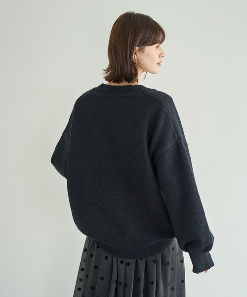 meilmada(メイルマダ)の「ディープVネックニットプルオーバー(ニット/セーター・レディース・ブラック/グレー/ベージュ・FREE)」の5枚目の写真