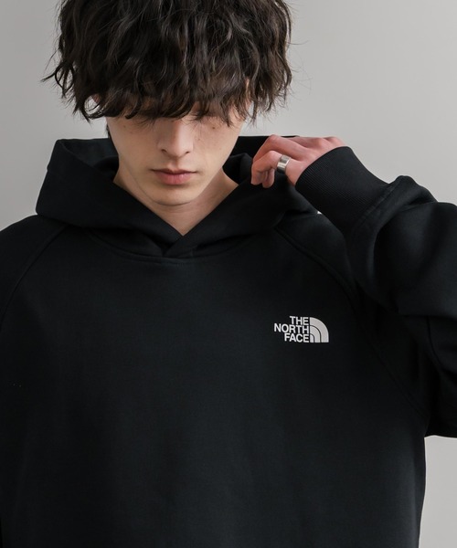THE NORTH FACE(ザノースフェイス)の「THE NORTH FACE ザ・ノースフェイス RAGLAN REDBOX HOODIE オーバーサイズ裏起毛バックプリントラグランプルオーバーパーカー(パーカー・メンズ・ブラック/オレンジ・M/L)」の5枚目の写真