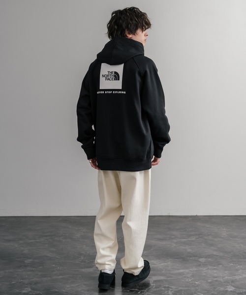 THE NORTH FACE(ザノースフェイス)の「THE NORTH FACE ザ・ノースフェイス RAGLAN REDBOX HOODIE オーバーサイズ裏起毛バックプリントラグランプルオーバーパーカー(パーカー・メンズ・ブラック/オレンジ・M/L)」の6枚目の写真