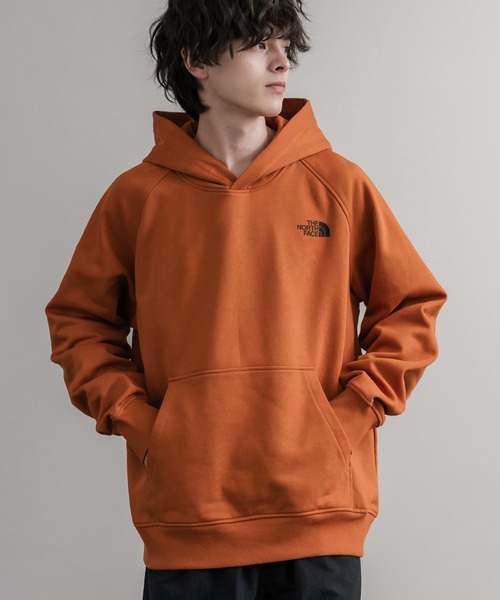 THE NORTH FACE(ザノースフェイス)の「THE NORTH FACE ザ・ノースフェイス RAGLAN REDBOX HOODIE オーバーサイズ裏起毛バックプリントラグランプルオーバーパーカー(パーカー・メンズ・ブラック/オレンジ・M/L)」の12枚目の写真