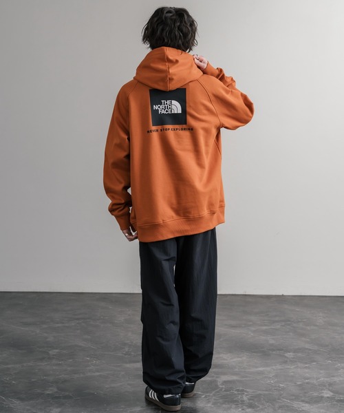 THE NORTH FACE(ザノースフェイス)の「THE NORTH FACE ザ・ノースフェイス RAGLAN REDBOX HOODIE オーバーサイズ裏起毛バックプリントラグランプルオーバーパーカー(パーカー・メンズ・ブラック/オレンジ・M/L)」の15枚目の写真