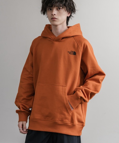 THE NORTH FACE(ザノースフェイス)の「THE NORTH FACE ザ・ノースフェイス RAGLAN REDBOX HOODIE オーバーサイズ裏起毛バックプリントラグランプルオーバーパーカー(パーカー・メンズ・ブラック/オレンジ・M/L)」の17枚目の写真