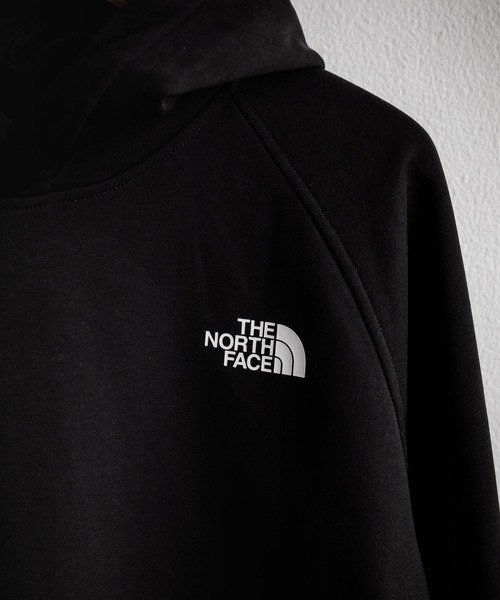 THE NORTH FACE(ザノースフェイス)の「THE NORTH FACE ザ・ノースフェイス RAGLAN REDBOX HOODIE オーバーサイズ裏起毛バックプリントラグランプルオーバーパーカー(パーカー・メンズ・ブラック/オレンジ・M/L)」の22枚目の写真