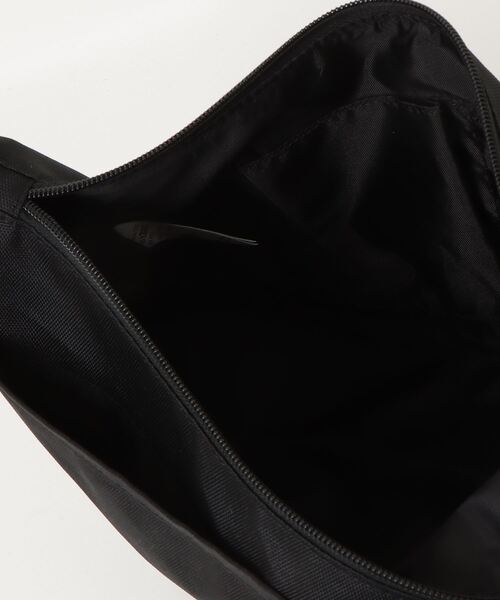 CHUMS（チャムス）の「チャムス CHUMS Recycle Small Banana Shoulder Bag（ショルダーバッグ・メンズ・その他・ONE SIZE）」の4枚目の写真