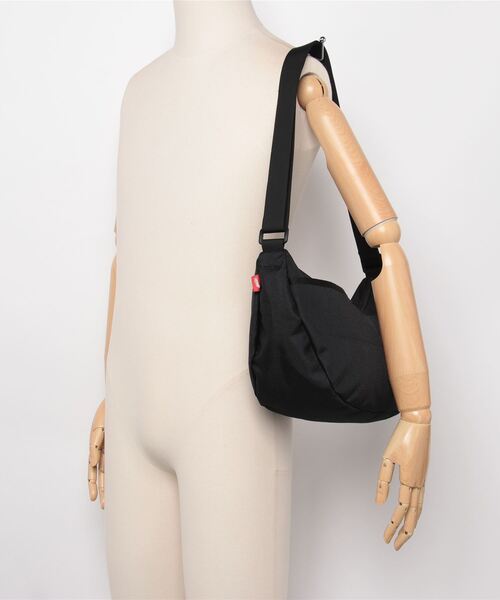CHUMS（チャムス）の「チャムス CHUMS Recycle Small Banana Shoulder Bag（ショルダーバッグ・メンズ・その他・ONE SIZE）」の5枚目の写真