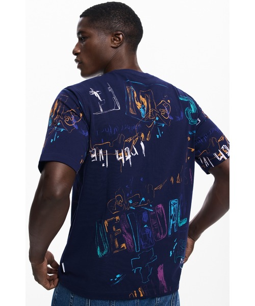 Desigual(デシグアル)の「落書き風のTシャツ(シャツ/ブラウス・メンズ・ブルー・XL/M/S/L/XXL)」の2枚目の写真