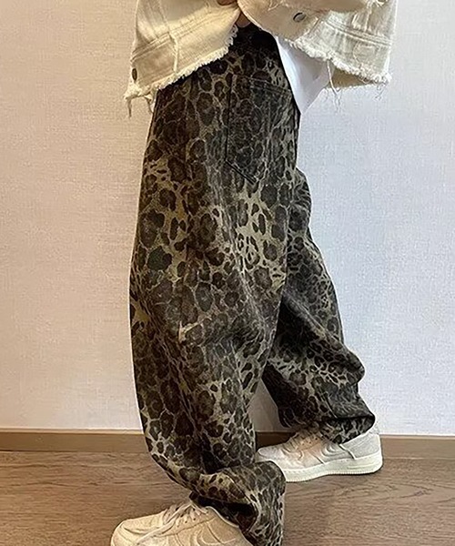 Evo+Revo(エボレボ)の「“都会派サファリ ワイドシルエット” ヒョウ柄バギーパンツ(デニムパンツ・メンズ・ベージュ・XL/L/M)」の2枚目の写真