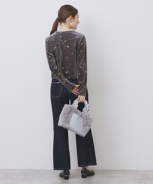 index（インデックス）の「小花刺繍ベロアショートカーディガン【洗濯機OK】（カーディガン/ボレロ・レディース・ネイビー/パープル系4/チャコールグレー・40/38/36）」の6枚目の写真