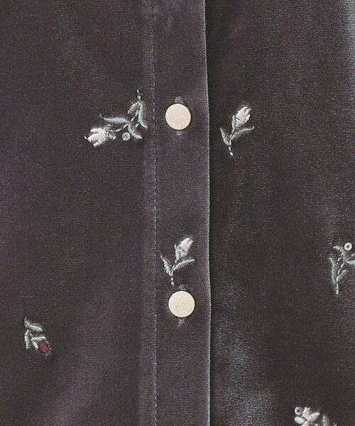 index（インデックス）の「小花刺繍ベロアショートカーディガン【洗濯機OK】（カーディガン/ボレロ・レディース・ネイビー/パープル系4/チャコールグレー・40/38/36）」の7枚目の写真