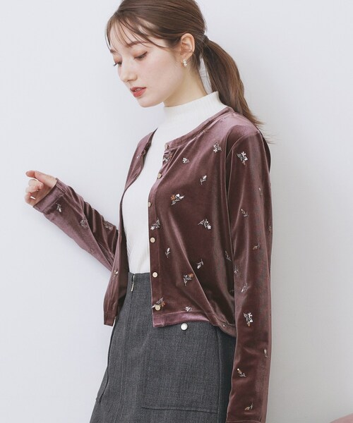 index（インデックス）の「小花刺繍ベロアショートカーディガン【洗濯機OK】（カーディガン/ボレロ・レディース・ネイビー/パープル系4/チャコールグレー・40/38/36）」の8枚目の写真