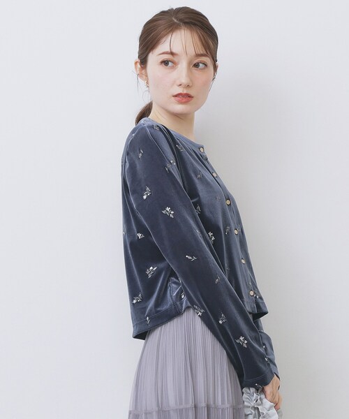 index（インデックス）の「小花刺繍ベロアショートカーディガン【洗濯機OK】（カーディガン/ボレロ・レディース・ネイビー/パープル系4/チャコールグレー・40/38/36）」の12枚目の写真