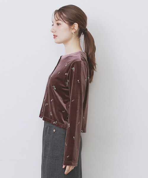 index（インデックス）の「小花刺繍ベロアショートカーディガン【洗濯機OK】（カーディガン/ボレロ・レディース・ネイビー/パープル系4/チャコールグレー・40/38/36）」の17枚目の写真