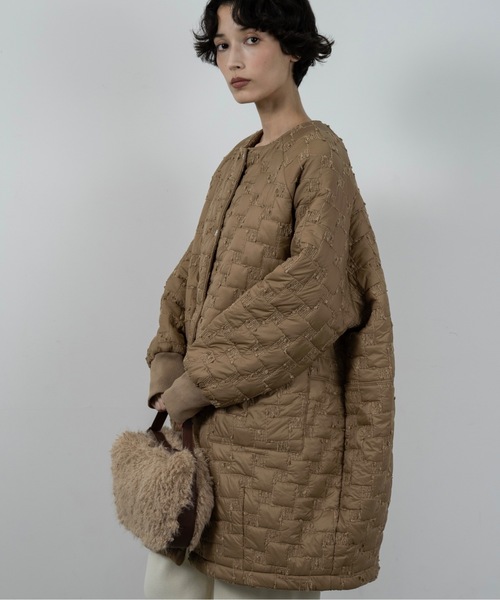 lawgy（ラウジー）の「collarless square embroidery quilting coat / カラーレススクエアエンブロイダリーキルティングコート（その他アウター・レディース・キャメル/アイボリー/ブラック・FREE）」の9枚目の写真