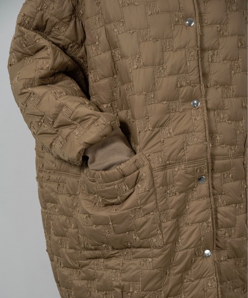 lawgy（ラウジー）の「collarless square embroidery quilting coat / カラーレススクエアエンブロイダリーキルティングコート（その他アウター・レディース・キャメル/アイボリー/ブラック・FREE）」の15枚目の写真